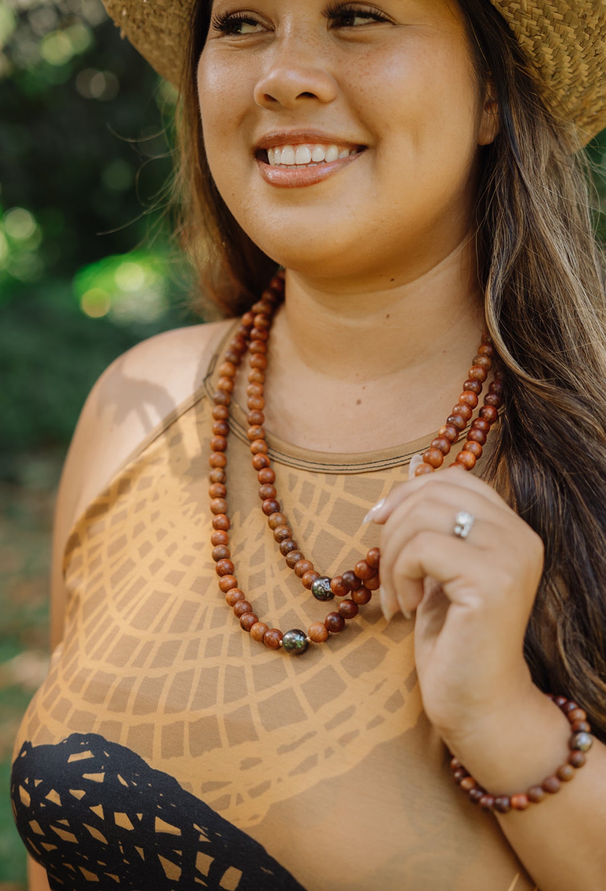 Tahitian Pearl Bracelet w/Sandalwood